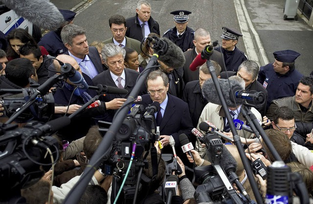 Frankreichs Innenminister Claude Guan...eiaktion, die ein blutiges Ende fand.   | Foto: AFP