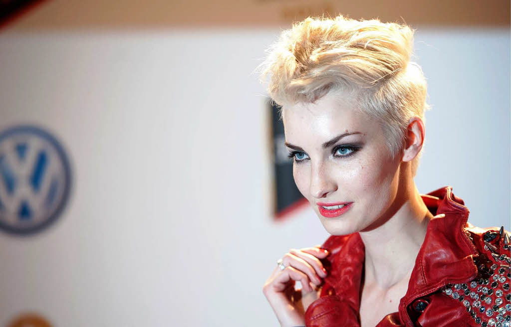 Auf dem roten Teppich:  Anika Scheibe, Gewinnerin der Casting-Show "Das perfekte Model"