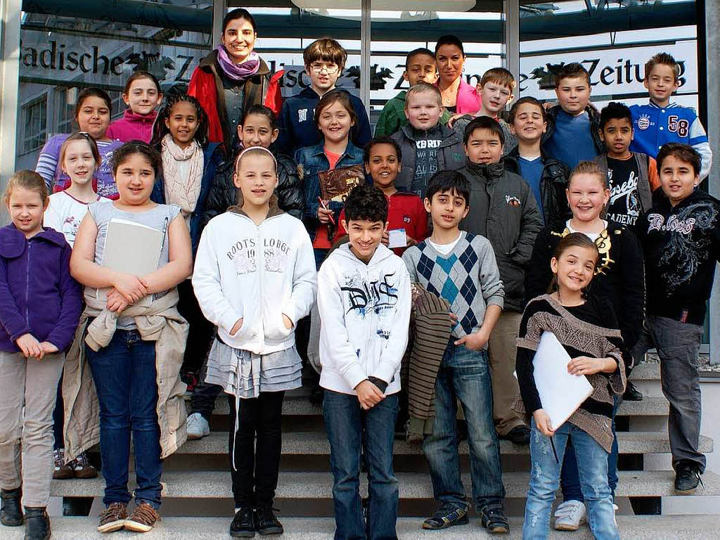 Die Klasse 4d der Adolf-Reichwein-Schule Freiburg  mit ihrer Klassenlehrerin Aisha Ghani