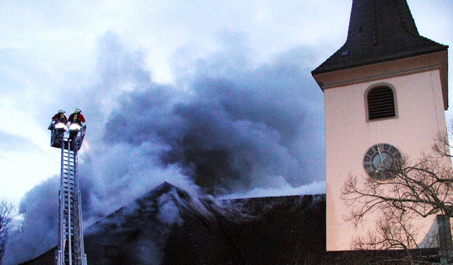 Dramatischer Lscheinsatz: Am 24. Mrz...e katholische Kirche in Bad Krozingen.  | Foto: H. Grfling