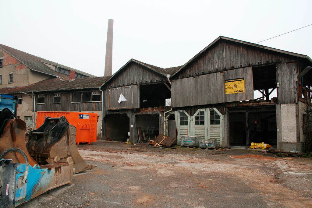 23. November 2011: Die Lagerrume der alten Ziegelei sind als nchstes im Abbruchplan verzeichnet