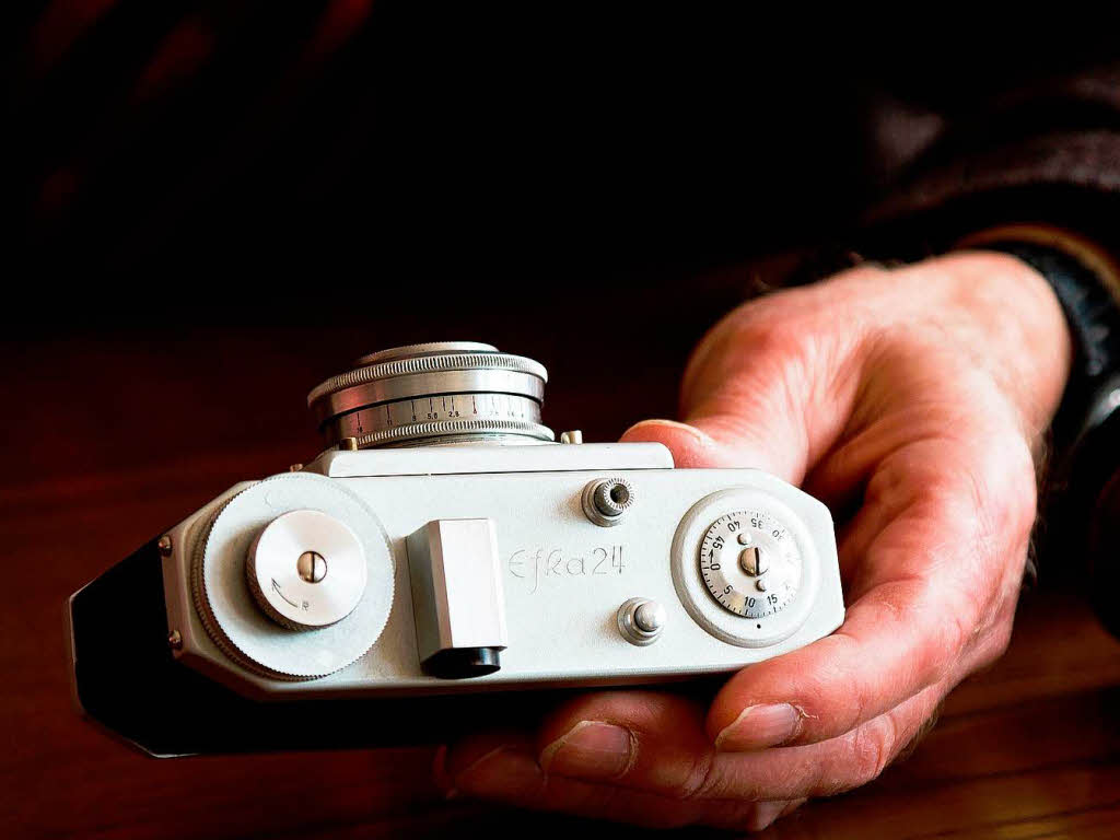 1947 war die erste Kamera auf dem Markt, ein kleiner Apparat fr das Negativformat 24 x 24.