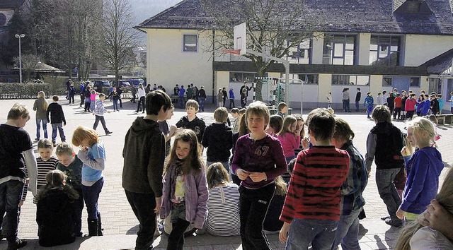 Elzacher Schler auf dem Pausenhof   | Foto: Roland Gutjahr