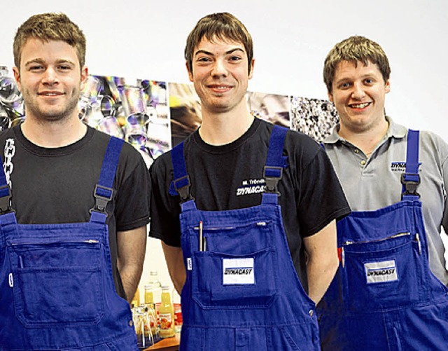 Steffen Tietz, Matthias Trndle mit ihrem Ausbilder Sven Azevedo (von links)   | Foto: PRIVAT