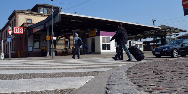 Mit der  Verkehrssituation vor dem Bah...ffenburger noch ein paar Jahre leben.   | Foto: Fotos: Seller