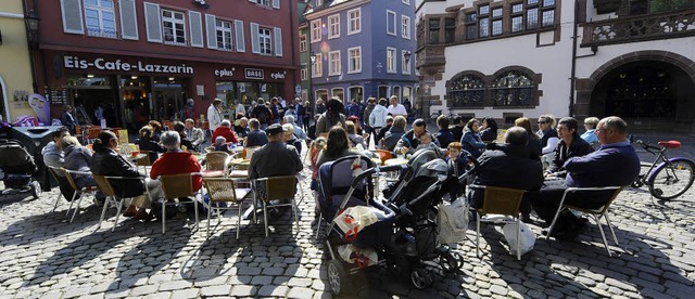 Das Sonnenbad ist in einem Caf auf de...hier in Freiburg,  deutlich gnstiger.  | Foto: Schneider