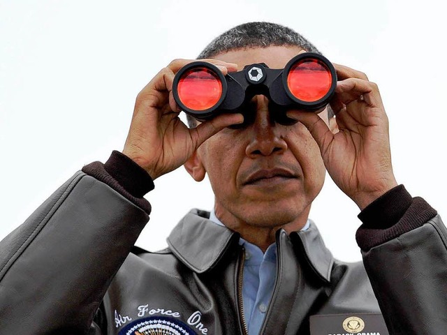 Obama blickt mit Besorgnis nach Nordko...r beim Besuch an der Grenze des Landes  | Foto: AFP