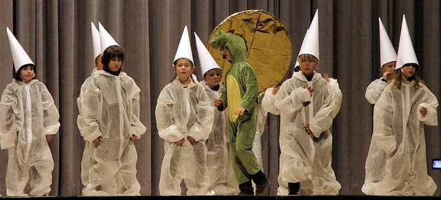 In einer Projektwoche wurde fr &#8222...as Ergebnis in der Rheinwaldhalle vor.  | Foto: Hge