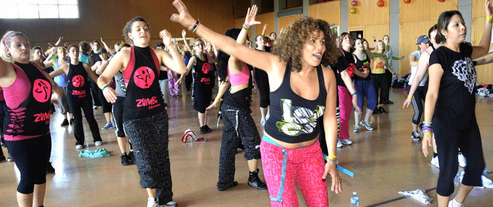 Zu feurigen Latino-Rhythmen bewegten s...umba-Marathons in der Wiesentalhalle.   | Foto: Silke Hartenstein