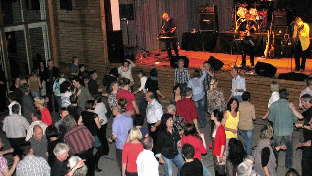 Viele jung gebliebene Fans tummelten s... der Oldie-Nacht in der Altrheinhalle.  | Foto: Ounas-Krusel