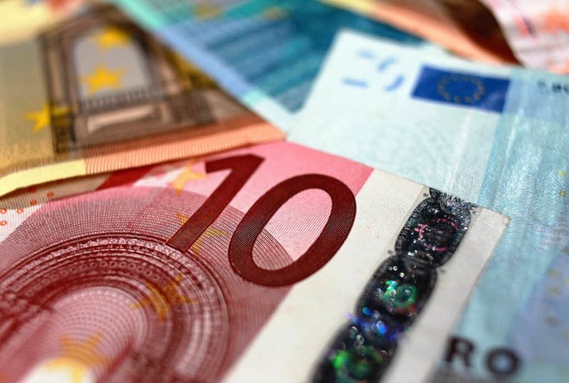 12.200 Euro haben in der Kasse des Heimatvereins Husern gefehlt.  | Foto: dpa