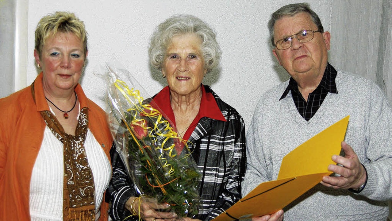 Für ihre 60-jährige Treue zum Turnvere...s Turnvereins, Ellen Pertler, geehrt.   | Foto: Heinz Vollmar