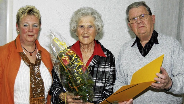 Fr ihre 60-jhrige Treue zum Turnvere...s Turnvereins, Ellen Pertler, geehrt.   | Foto: Heinz Vollmar