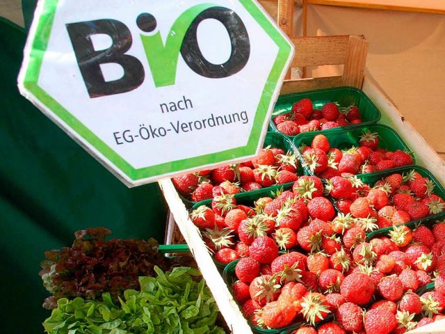 Bio-Erdbeeren: lecker oder zu teuer?  | Foto: ZB
