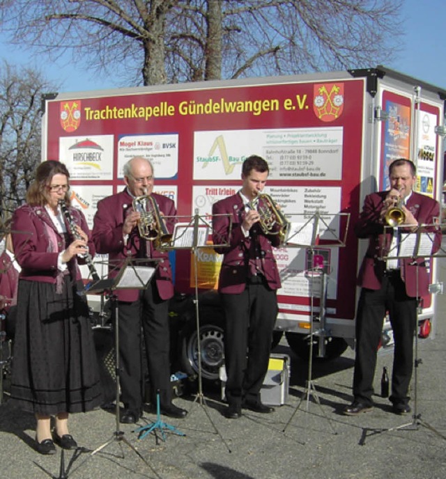 &#8222;Anhnger-Taufe&#8220; mit musikalischem Stndchen.   | Foto: selz