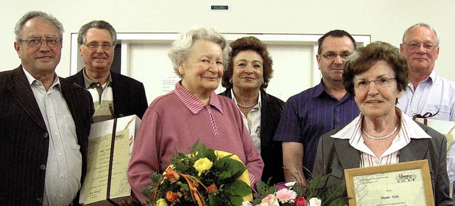 Einige verdiente Mitglieder des Heimat...wurde zum neuen Ehrenmitglied ernannt.  | Foto: Ute Schler