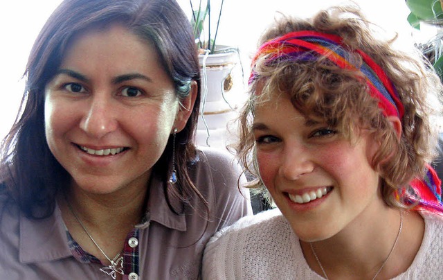 Nach der Rckkehr aus Paraguay: Anna Passlik (rechts) mit Dina Martinez-Immen  | Foto: D. Mller-Barbian