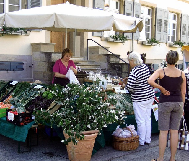 Kommt gut an: der Wochenmarkt in Sulzburg   | Foto: Stadt Sulzburg