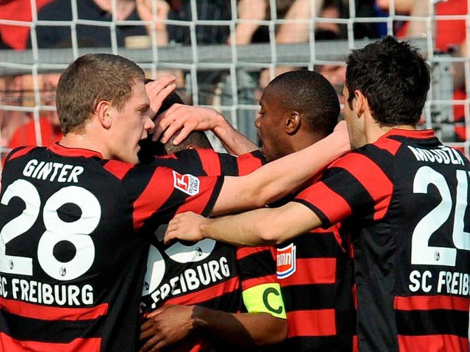 Derzeit schwimmt der SC Freiburg auf e...le der aktuellen Saison anhalten wird?  | Foto: dpa
