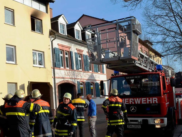 Im zweiten Obergeschoss eines Wohnhaus...undinger Strae brannte es am  Abend.   | Foto: Gerhard Walser