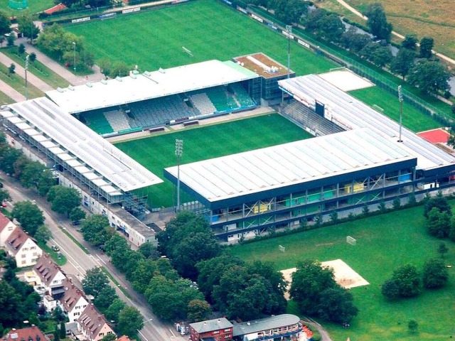 Das SC-Stadion an der Schwarzwaldstra...Gutachten soll den Umbau untersuchen.   | Foto: Joachim Rderer