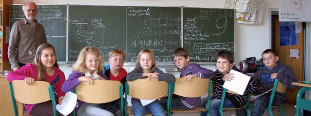 Schulleiter Karlheinz Litschka mit ein... nicht mal eine Handvoll Zwergschulen.  | Foto: Franz Schmider
