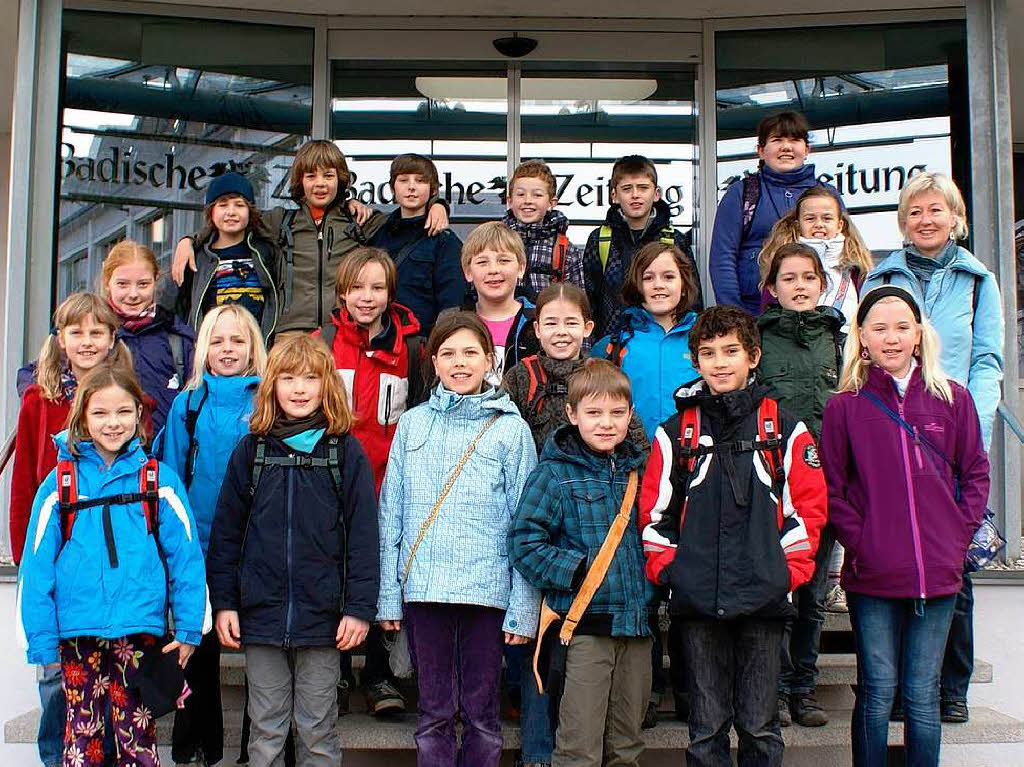 Die Klasse F1, F2, F3 und F9 der Clara-Grunwald-Schule Freiburg  mit ihrer Lehrerin Frau Kchler.