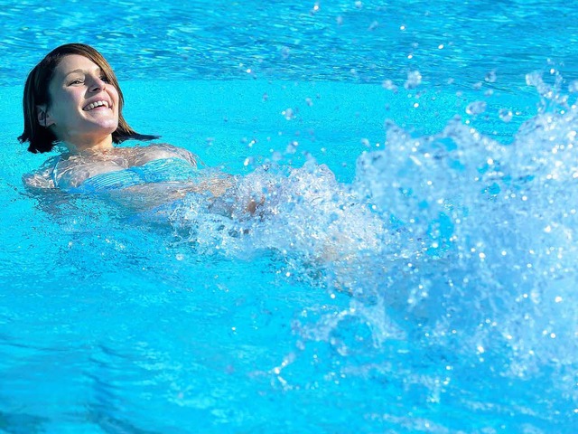 Geschafft: BZ-Redakteurin Yvonne Weik schwimmt sich warm.  | Foto: Michael Bamberger
