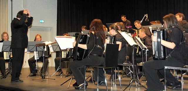 Das Breisgauer Akkordeon-Orchester bot...sen Akkordeonmusik auf hchstem Niveau  | Foto: Marion Domann