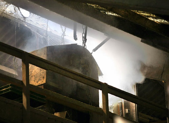 Der Brandherd ber den Silos lag direkt unter dem Dach.  | Foto: Bastian Henning