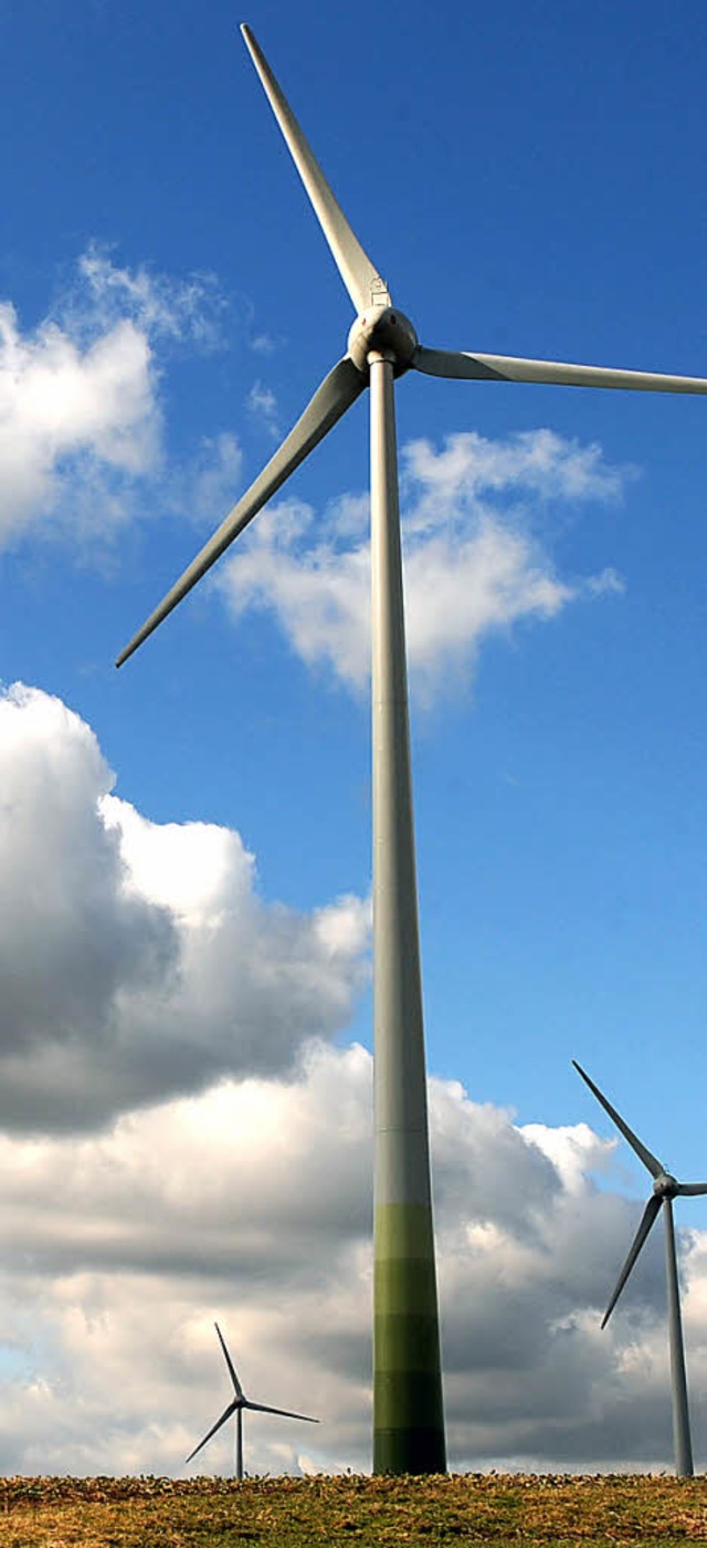 Windkraft zieht immer mehr als Thema in die Rathuser ein.   | Foto: dpa