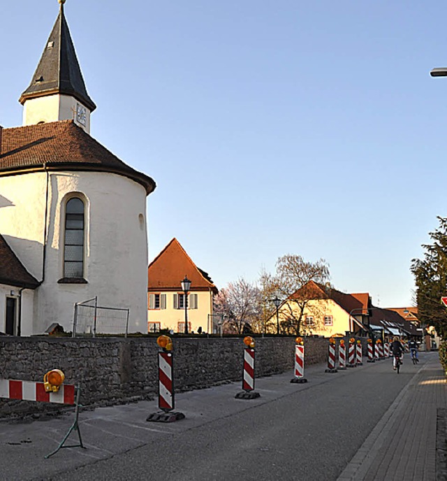 Die halbseitig gesperrte  Waltershofer...chtungen im Wechsel befahrbar werden.   | Foto: j. steckmeister