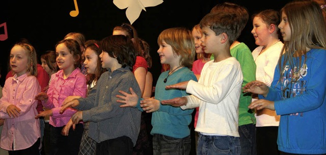 Kleine Snger ganz gro prsentierten ...m Schulchor der Grundschule Buggingen.  | Foto: Martina Faller