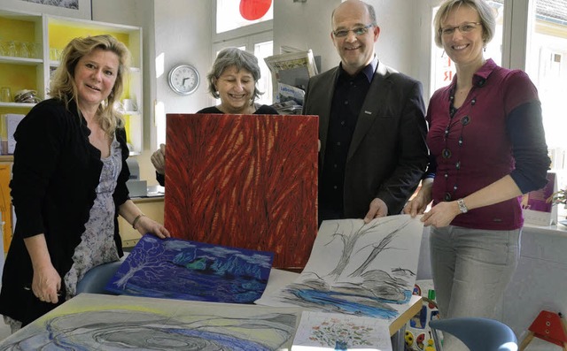 Zeigen Lebenskunst: Nadja Stolp, Elke ...uth Hofmann von Markt 15 (von links).   | Foto: Gerhard Walser