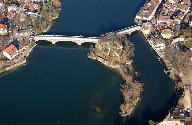 Aus der Vogelperspektive sieht man ein...ich die Brcke ber den Rhein spannt.   | Foto: Erich meyer