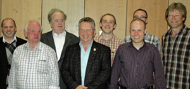 Ortsvorsteher Alfred Zielinski mit   H... Steiger und Arnold Maier (v. links).   | Foto: Jger