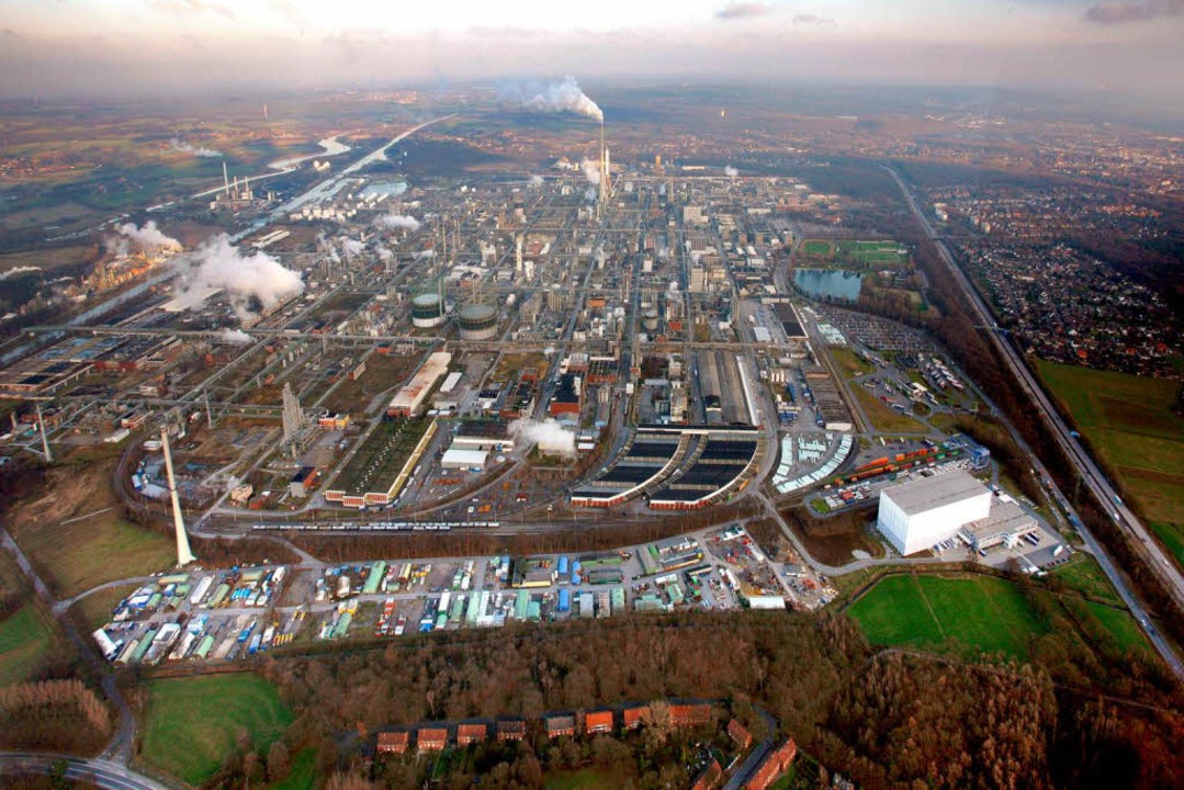 Gewaltige Explosion In Chemiepark Im Ruhrgebiet - Panorama - Badische ...