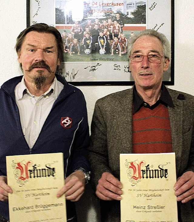 Seit 50 Jahre  beim SV Hartheim. Ekkehard Brggemann (links) und Heinz Streler   | Foto: Otmar Faller