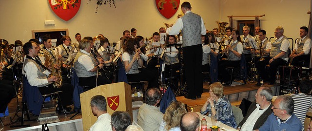 Beim Jahreskonzert des MV Grimmelshofe...ehaus tatschlich in der ersten Reihe.  | Foto: Dietmar Noeske