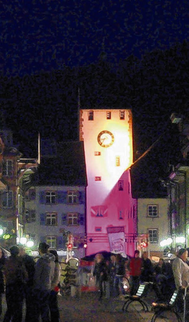 Abendstimmung: Farbig angestrahlt wurden in der Shoppingnacht die Stadttore.  | Foto: Herbst