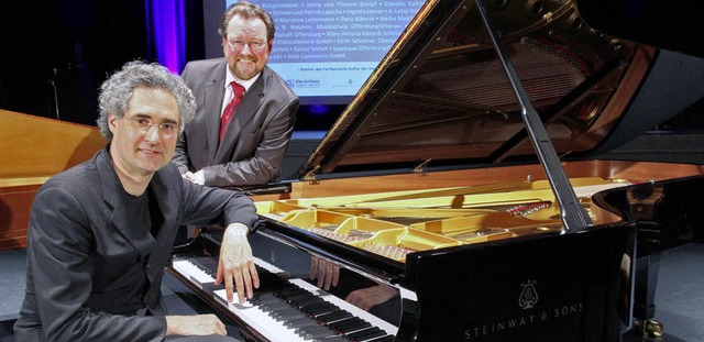 Pianist Matthias Kirschnereit und der ...r prsentierten das neue Prachtstck.   | Foto: Peter Heck
