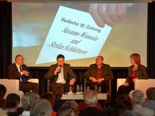 Auf der Cinemaja-Bhne (von links):  S..., Gerhard Walser  und Susanne Wienecke  | Foto: Hans-Jrgen Trul