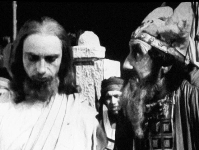 Jesus vor dem Hohenpriester:  Szenenfo...i Buchowetzki,  gedreht im Dreisamtal.  | Foto: Bernhard Kleine