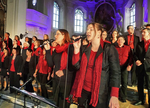 Der Gospelchor St. Josef nimmt beim Frhjahrskonzert sein Publikum mit.   | Foto: Claudia Gempp