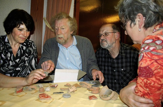 Scherben aus der rmischen Zeit sind g...en Schtzen des Heimatmuseums Ihringen  | Foto: Elisabeth Jakob-Klblin