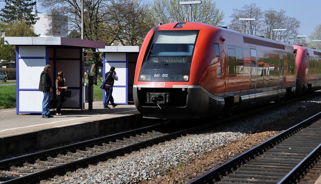 Die Dieselzge am Hochrhein seien ein ...ie es beim Ortstermin in   Grenzach.   | Foto: Gramespacher