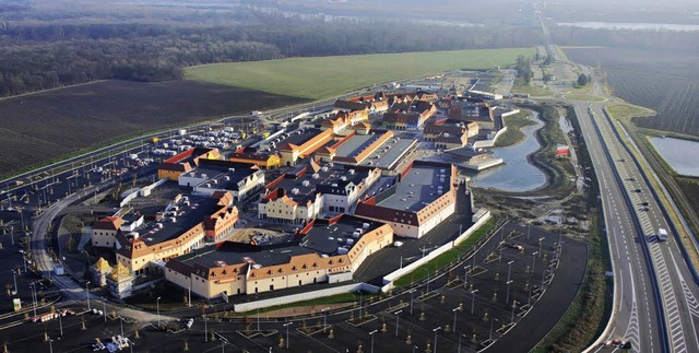 Hier lauert aus Sicht der City Partner... ber den Rhein (Hintergrund) locken.   | Foto: FOC Roppenheim