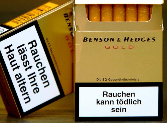 &#8222;Rauchen kann tdlich sein&#8220...zum Nachdenken an, meint Thomas Karpf.  | Foto: Rolf Vennenbernd