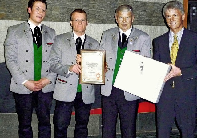 Beim Frhjahrskonzert des Musikvereins... die Verdienste Lampps um den Verein.   | Foto: M. Burkert