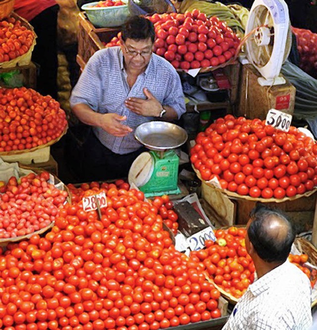 Farbenpracht: Tomatenstand auf dem Markt von Port Louis 